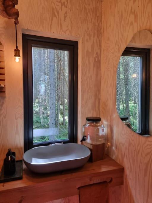 Hotel Treetop Ekne - Hytte I Skogen Med Hengebru à Levanger Extérieur photo